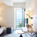 Ξενοδοχείο Moxy Marina 3*
