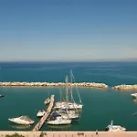 Ξενοδοχείο Moxy Marina 3*