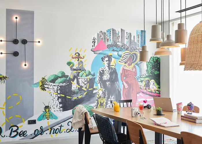 Moxy Marina Патра