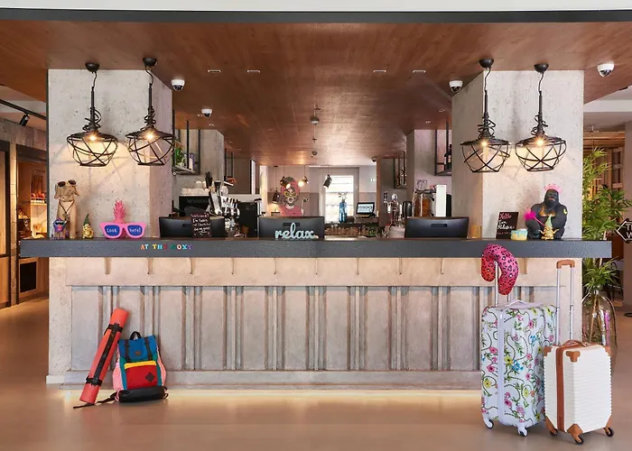 Отель Moxy Marina Патра