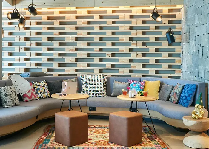 Отель Moxy Marina Патра