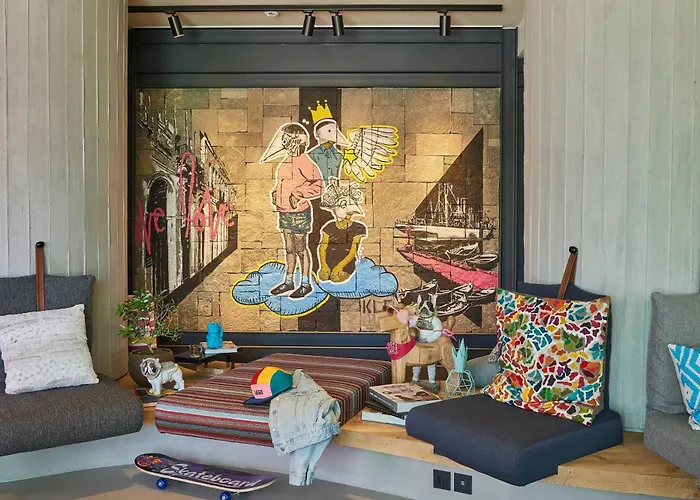 Moxy Marina Патра