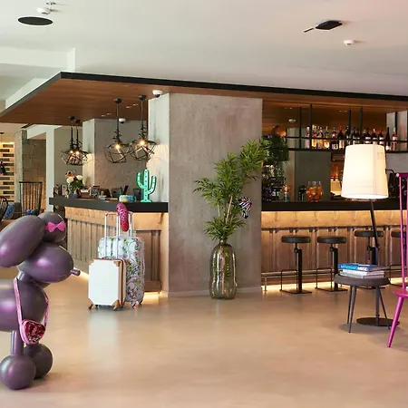 Moxy Marina Hotel Patras