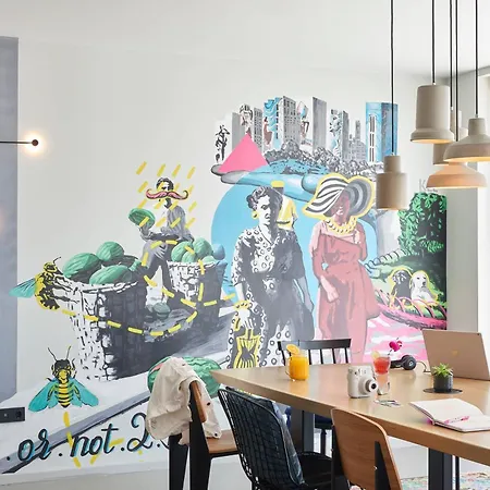 Moxy Marina Патра