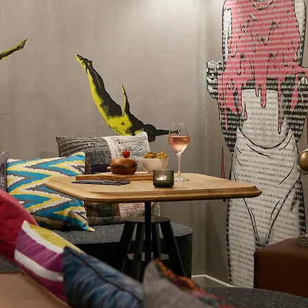 酒店 Moxy Marina 帕特雷
