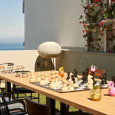 Moxy Marina Отель