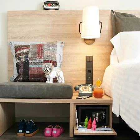 Moxy Marina 3*