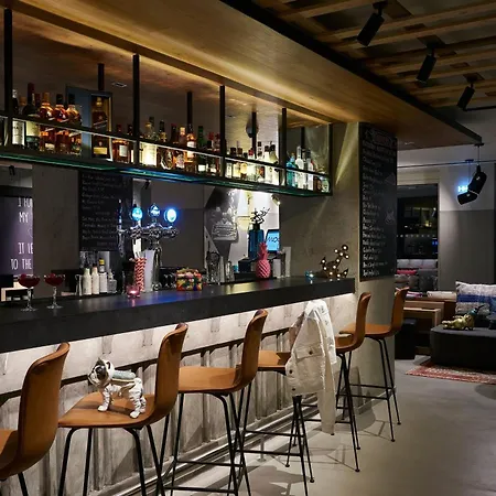 Moxy Marina Hotel