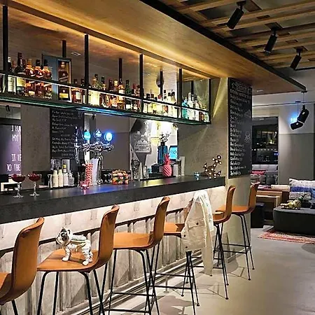酒店 Moxy Marina 帕特雷