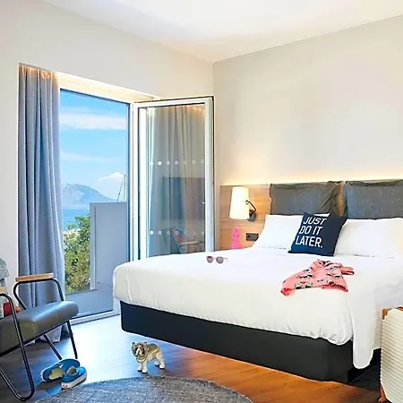 Moxy Marina 3*