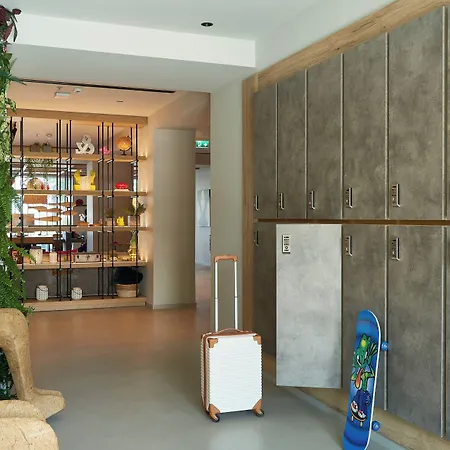 Moxy Marina 3*