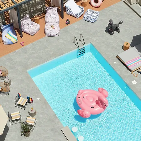 Moxy Marina 3*