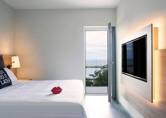 Moxy Marina Hotel 3*