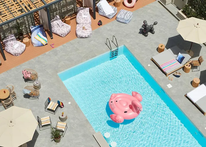 Moxy Marina Hotel 3*