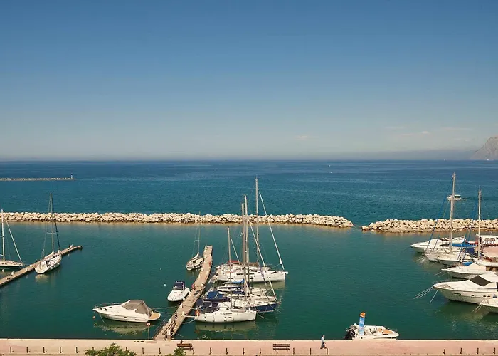 Hotel Moxy Marina 3*