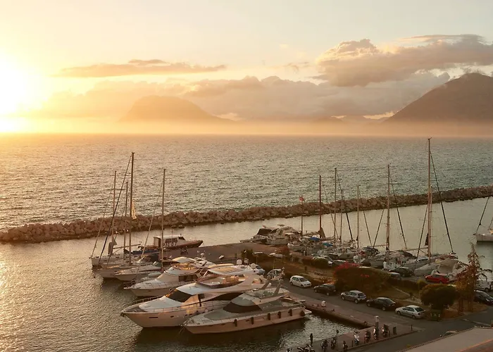 Hotel Moxy Marina 3*