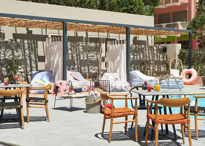 Moxy Marina Hotel Patras